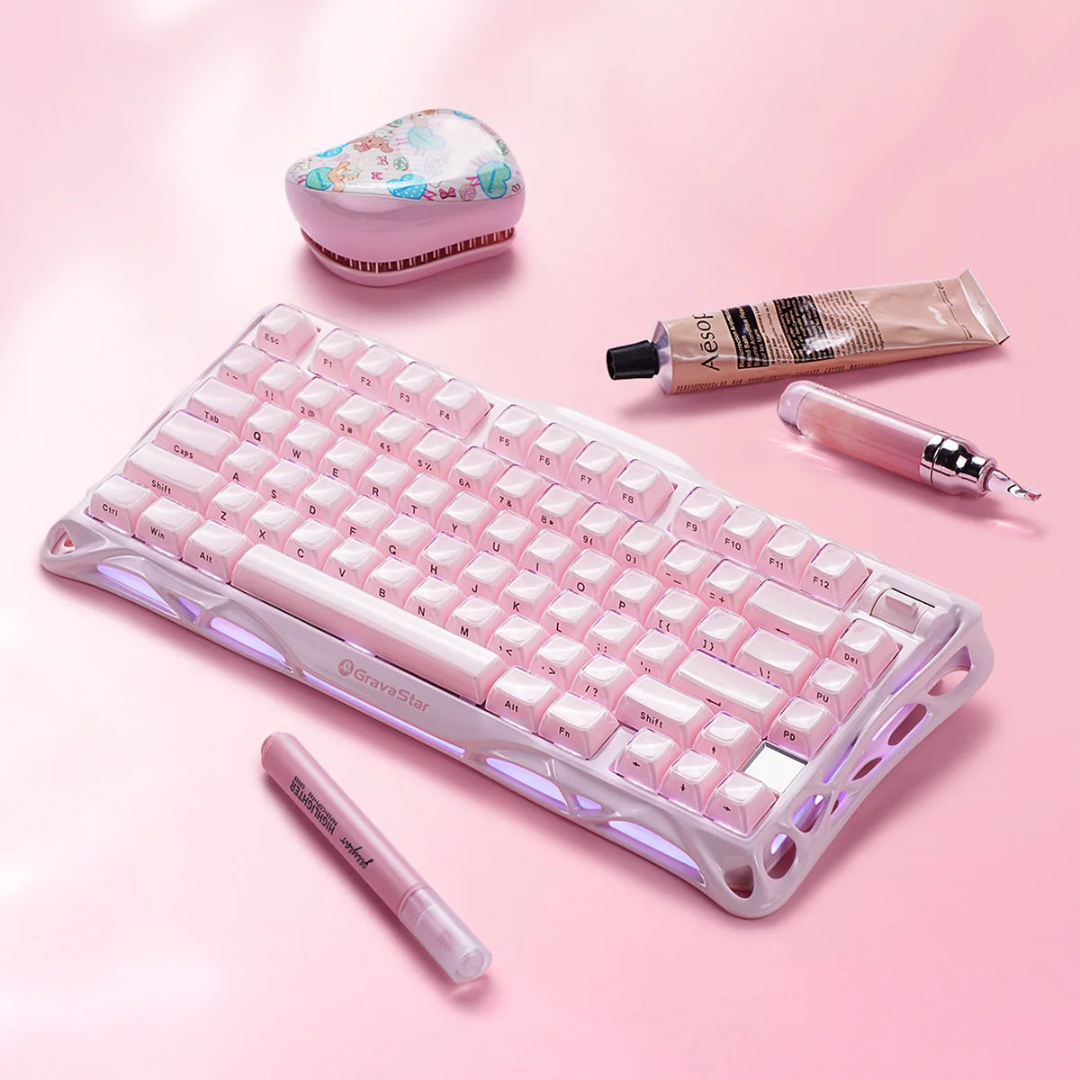 Mercury K1 Gaming-Tastatur – Sakura-Rosa-Sonderedition
Elegante 75% mechanische Gaming-Tastatur in zarter Sakura-Rosa Sonderedition
Erleben Sie Gaming-Eleganz in ihrer schönsten Form mit der Mercury K1 in der exklusiven Sakura-Rosa-Sonderedition. Diese premium 75% Gaming-Tastatur vereint japanische Kirschblüten-Ästhetik mit professioneller Gaming-Performance – perfekt für deutsche Gamer, die Wert auf Stil und Funktionalität legen.