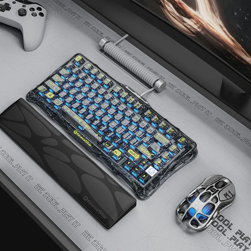 Mercury K1 Lite Gaming-Tastatur – Transparent-Schwarz
Kompakte 75% mechanische Gaming-Tastatur mit transparentem Design und 8000mAh Langzeit-Akku
Entdecken Sie die perfekte Balance zwischen Stil und Leistung mit der Mercury K1 Lite in elegantem Transparent-Schwarz. Diese kompakte 75% Gaming-Tastatur vereint futuristisches transparentes Design mit professioneller Gaming-Performance – perfekt für deutsche Gamer, die Wert auf Effizienz und Ästhetik legen.