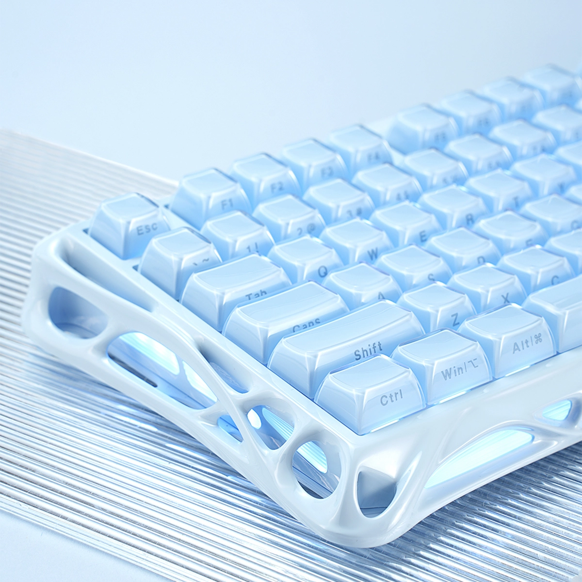 Mercury K1 – Eisblau